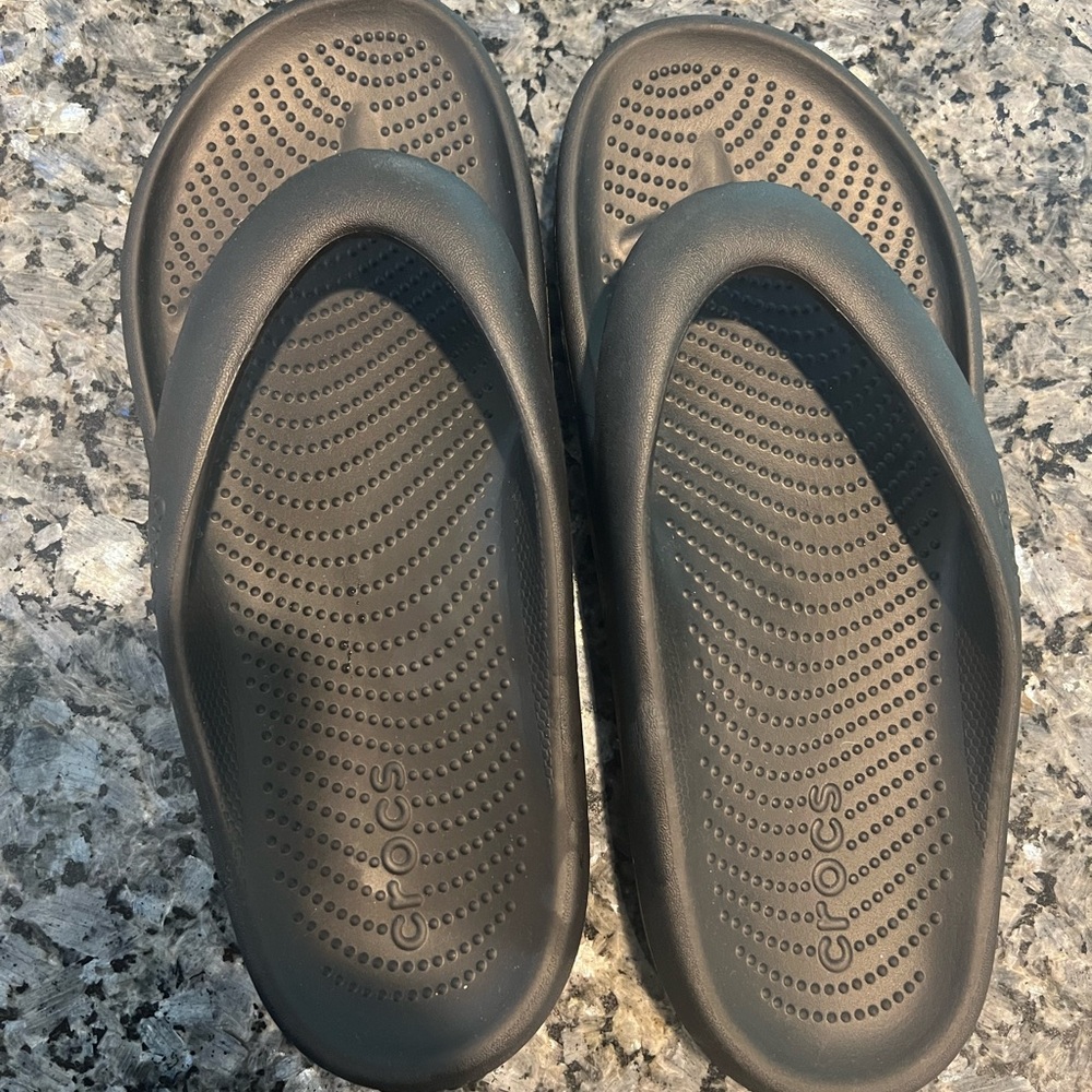 Crocs Mellow Recovery Flip Men’s 11 Black